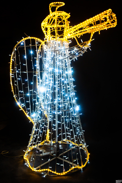 Световая каркасная фигура Ангел с трубой 2м х 0,9 (основание) Белый и Белый теплый